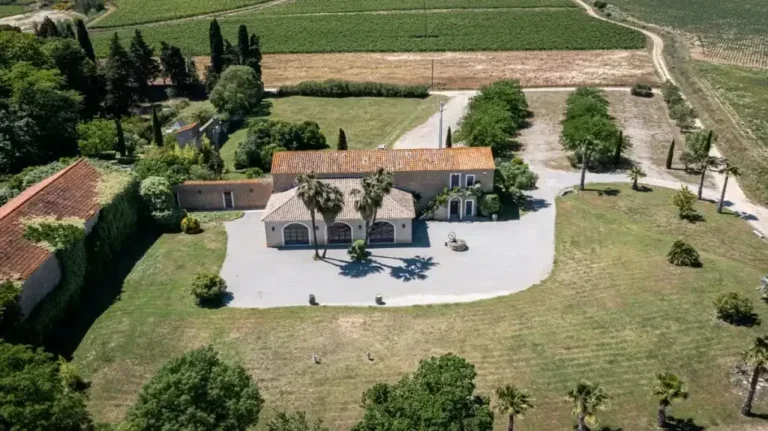 Bergerie de la Vernède vue drone domaine mas vignes Hérault mariage Occitanie