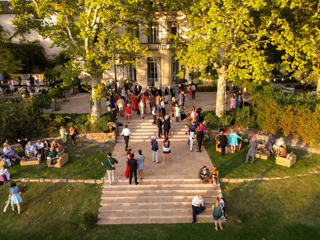 Vue aérienne drone réception mariage extérieure devant le Château de Malmont Hérault coucher de soleil