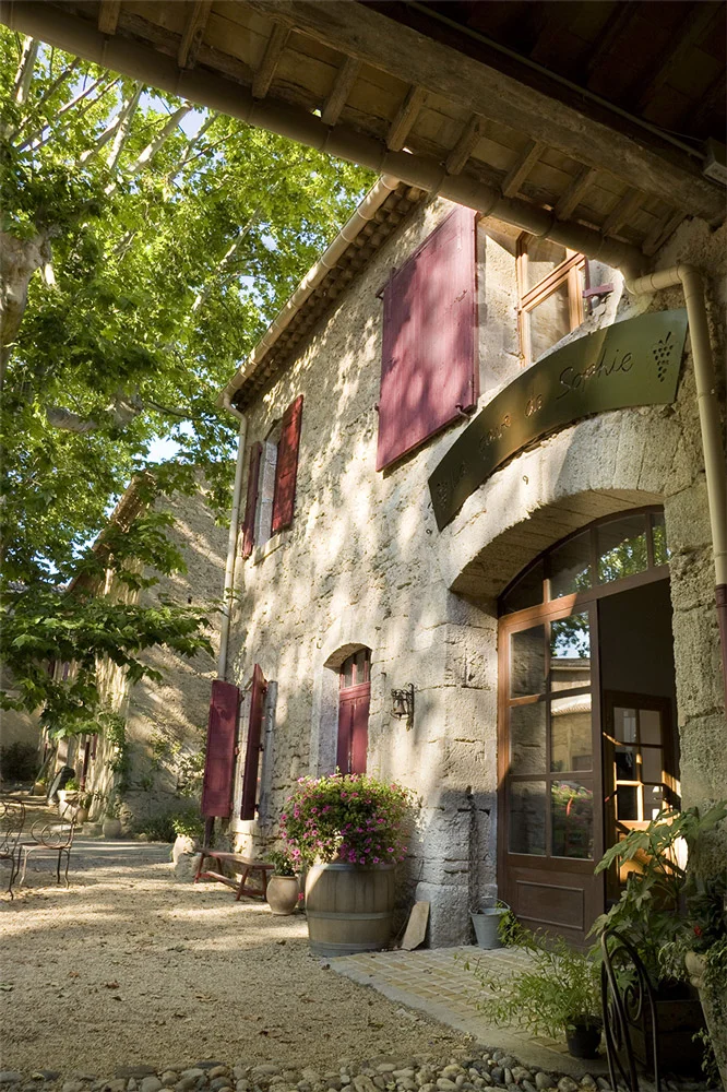 Cave et boutique Chez Sophie au Domaine de la Clapière, domaine viticole et de mariage en Hérault
