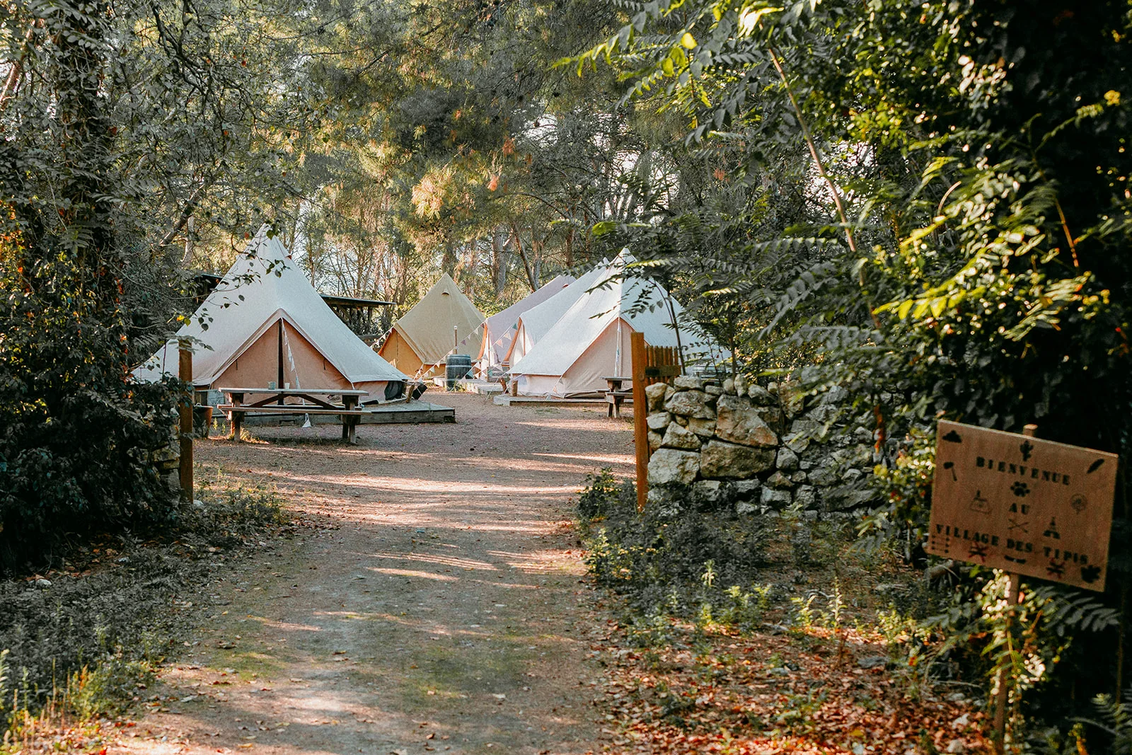 Village des Tipis glamping Domaine de la Grange Hérault - hébergement insolite en forêt pour invités de mariage