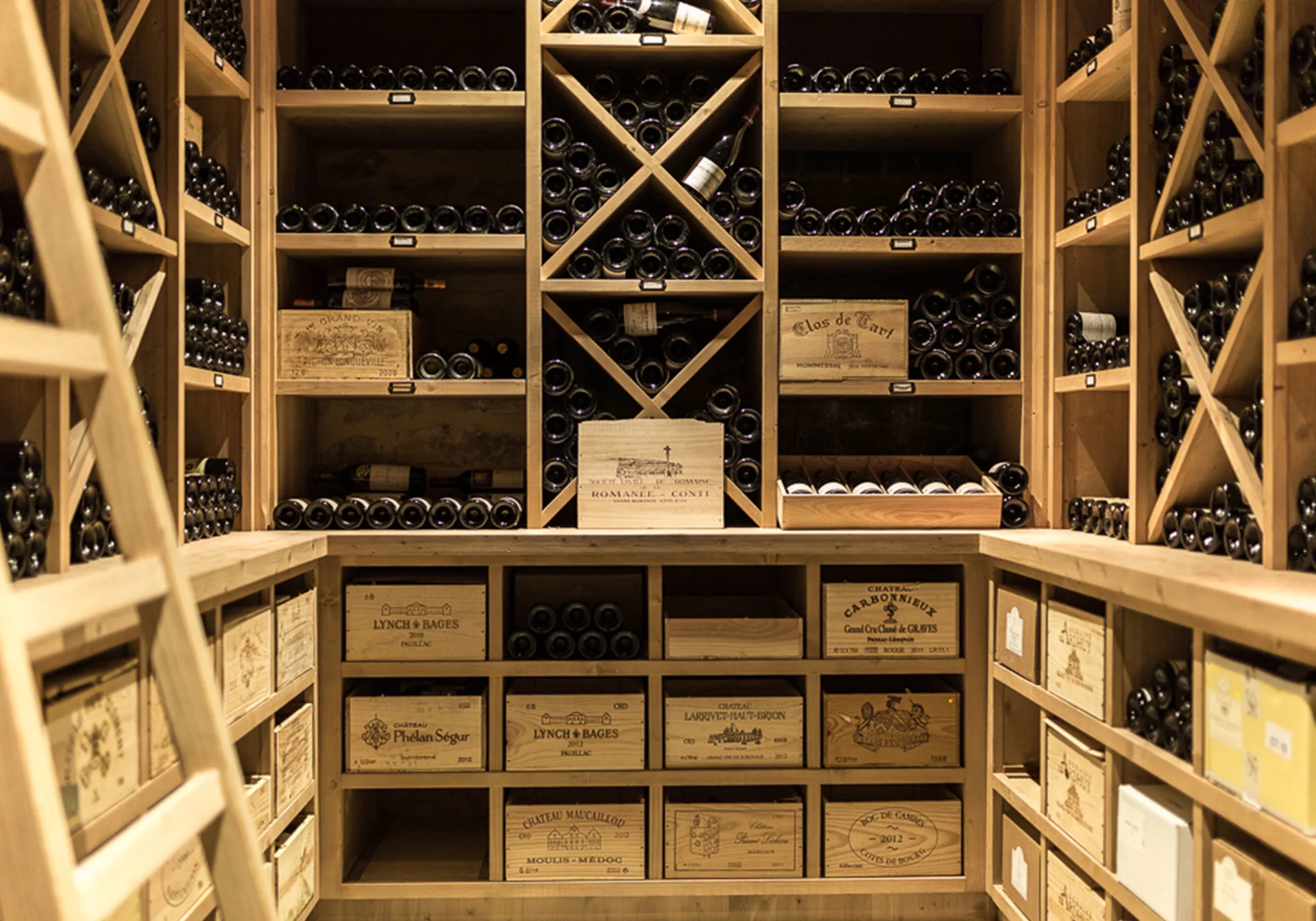 Cave à vins du Domaine de Verchant avec collection de grands crus classés dont Romanée-Conti, Hérault