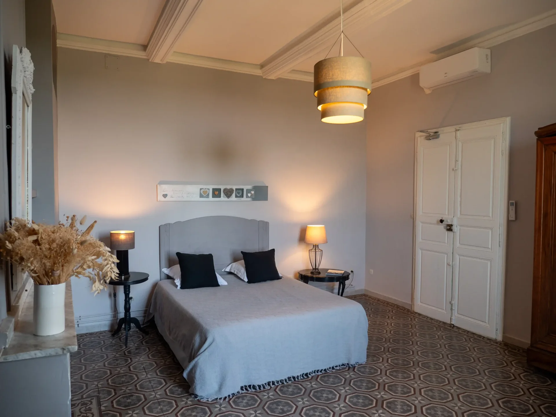 Chambre d'hébergement élégante au Domaine Fon de Rey, domaine de mariage dans l'Hérault