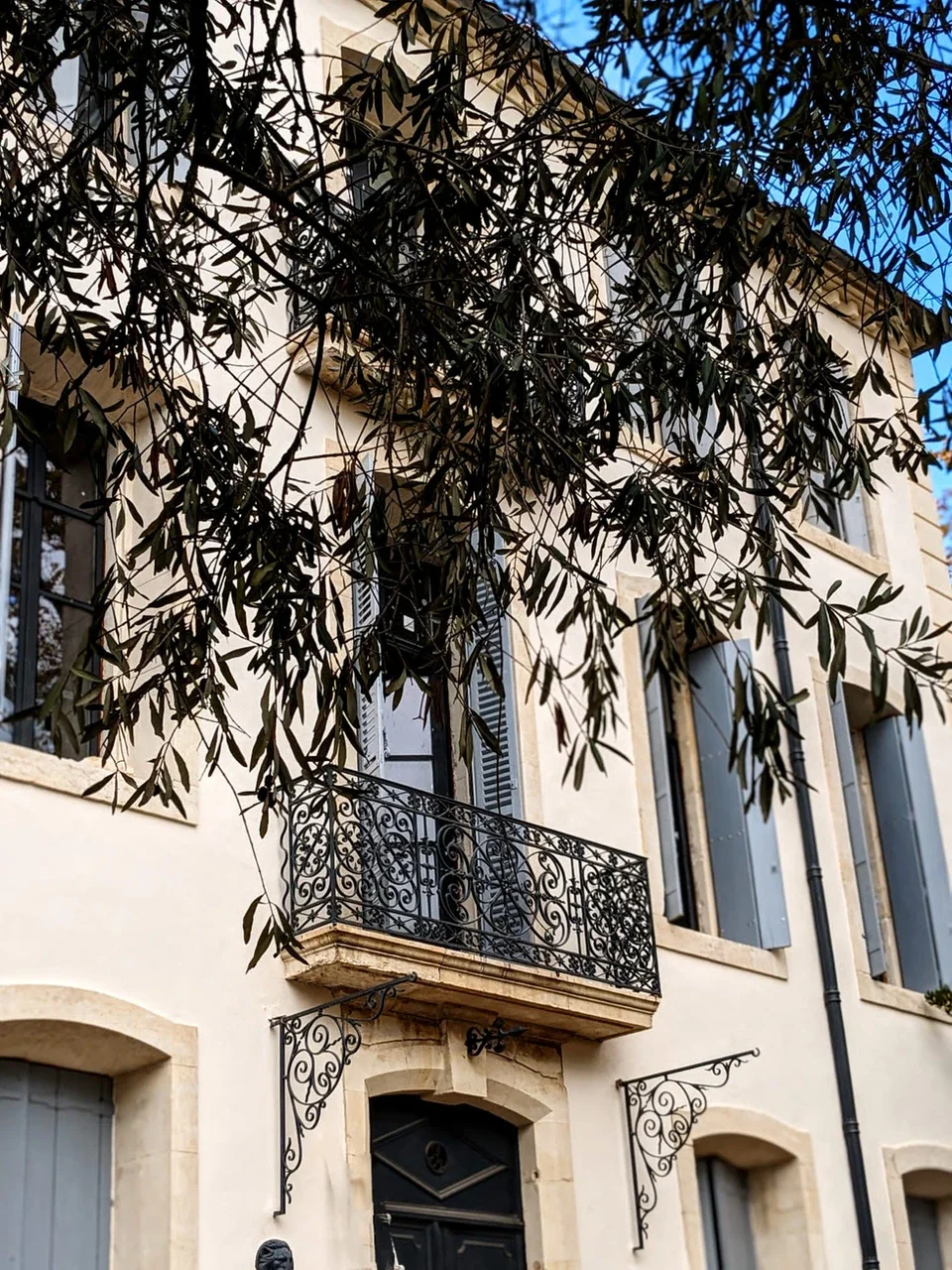 Balcon en fer forgé de la maison de maître du Domaine Les Barrettes Agde Hérault