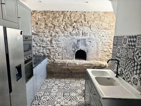 Cabane dans les arbres pour enfants au Domaine Les Barrettes Agde, activité famille mariage Hérault