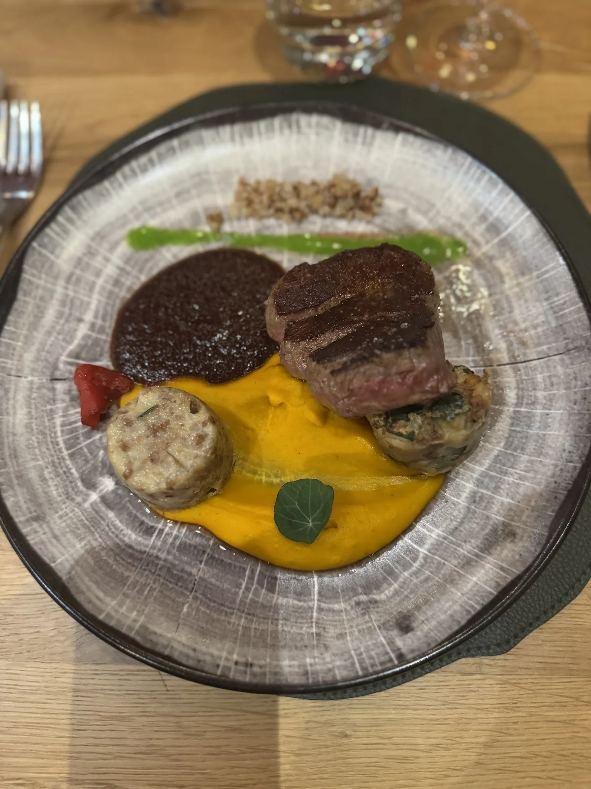 Filet de bœuf rosé purée de courge et champignons farcis au restaurant Le Grand Arbre Château de Bionne Hérault