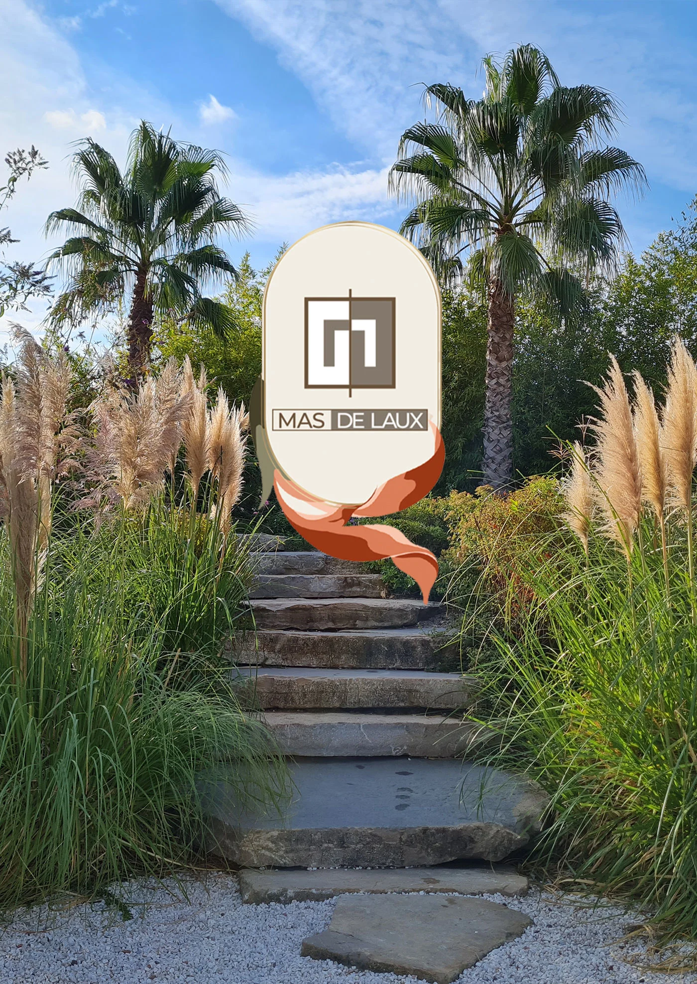 Entrée du Mas de Laux avec escalier en pierre et jardin méditerranéen, salle de mariage Hérault