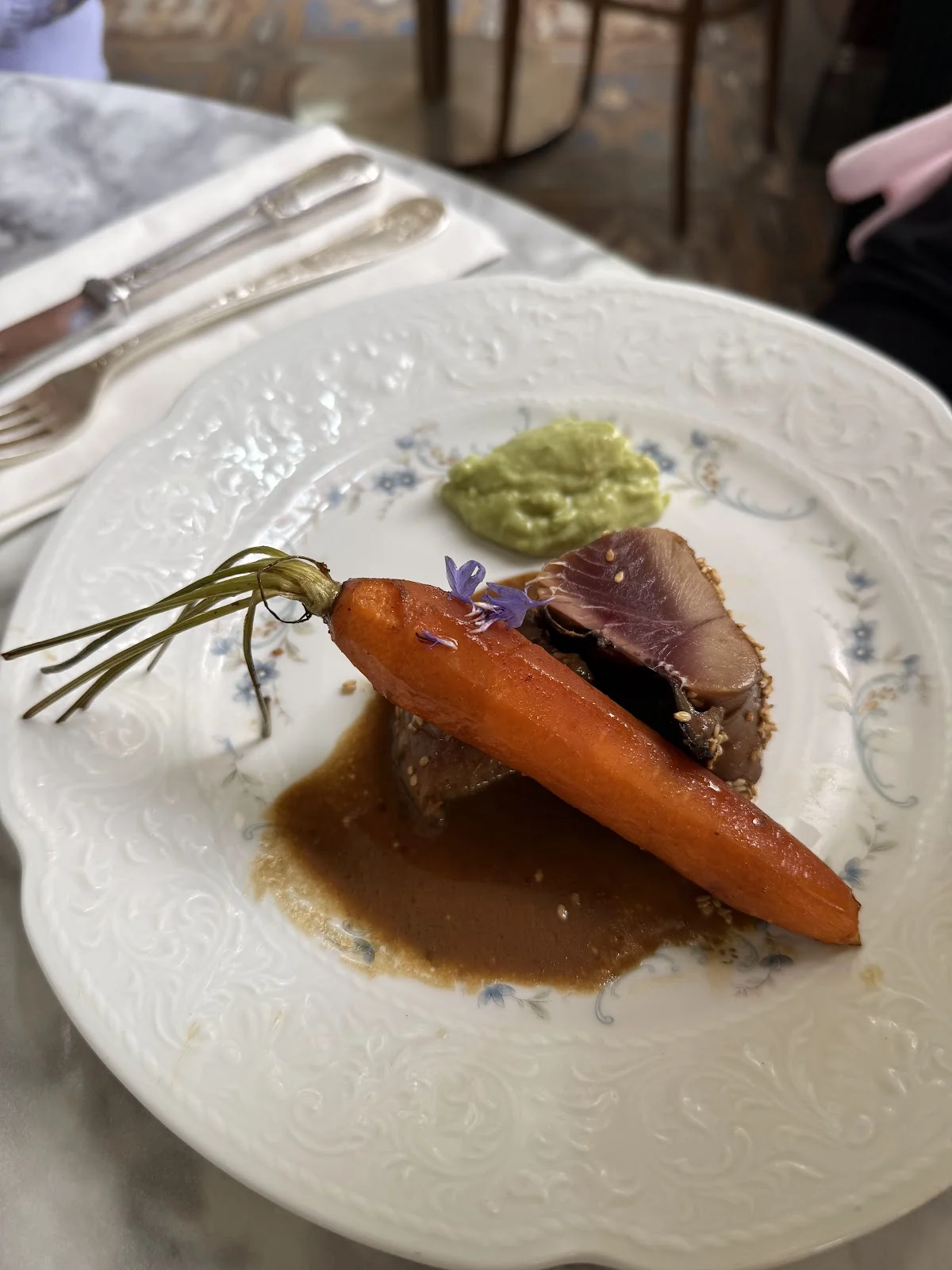 Plat gastronomique Maison Jullian Hérault - magret carotte rôtie purée petits pois pour banquet mariage