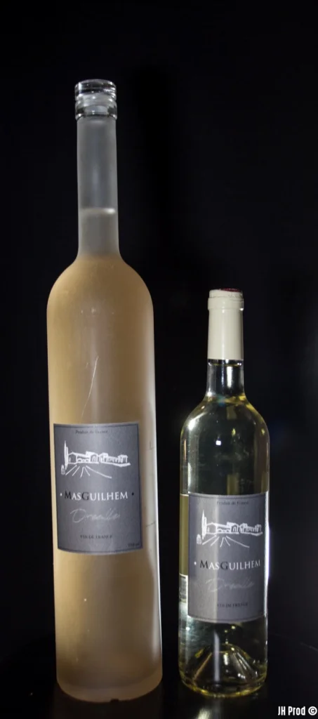 Bouteilles de vin blanc cuvée Demoiselle du Mas Guilhem production viticole en Hérault