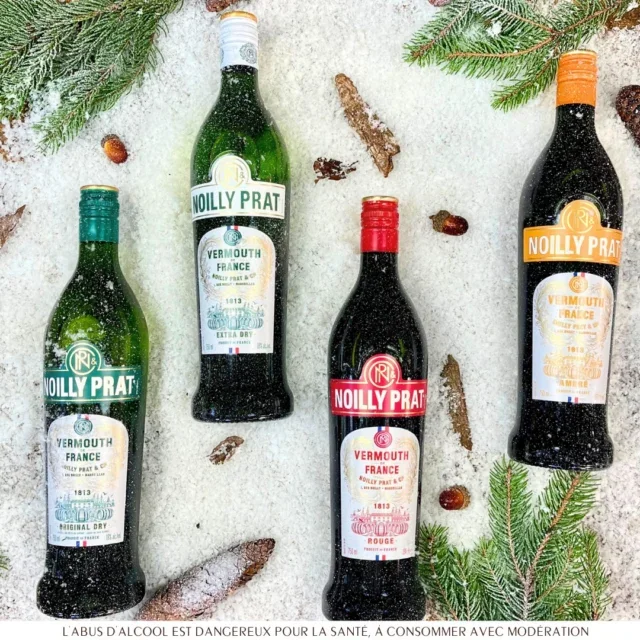Collection complète Noilly Prat Vermouth France – Original Dry, Extra Dry, Rouge et Ambre sur fond hivernal, Marseillan Hérault