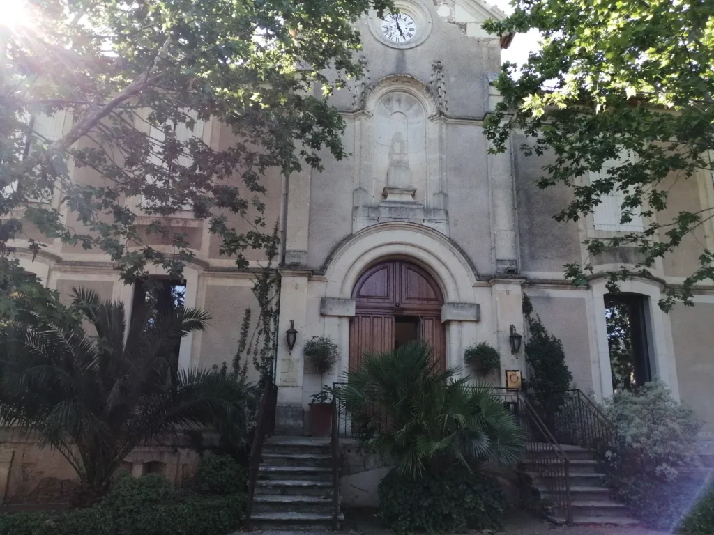 Chapelle en pierre et jardin du Clos de Maussanne à Béziers
