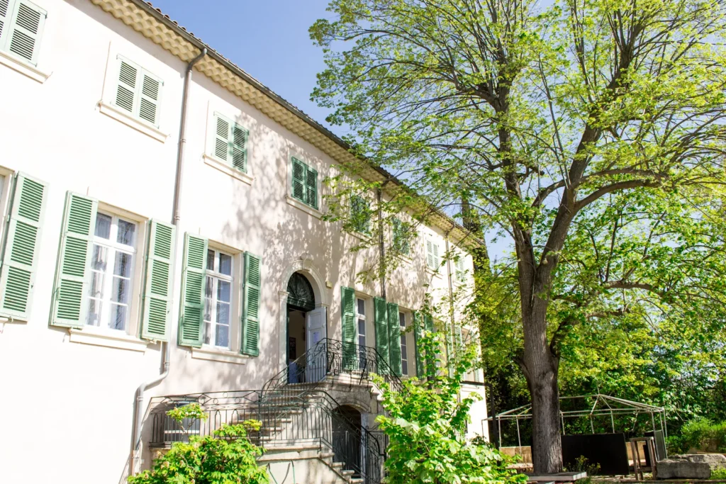 La bâtisse et le jardin du Domaine de la Galinière à Béziers