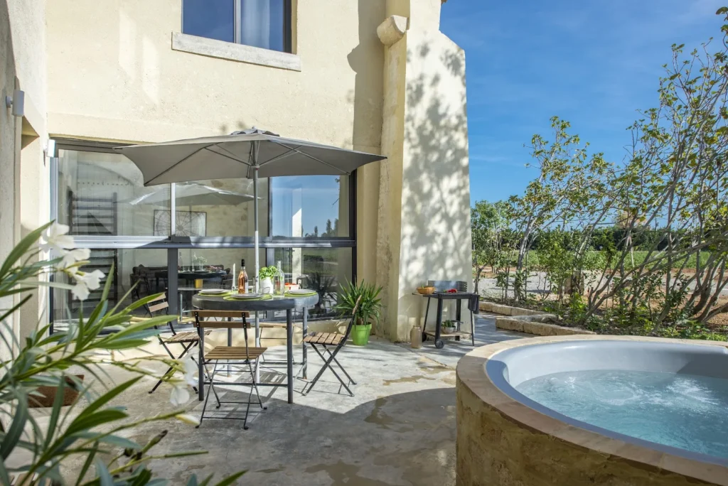 Terrasse d'un mas du Domaine la Clausade à Mauguio