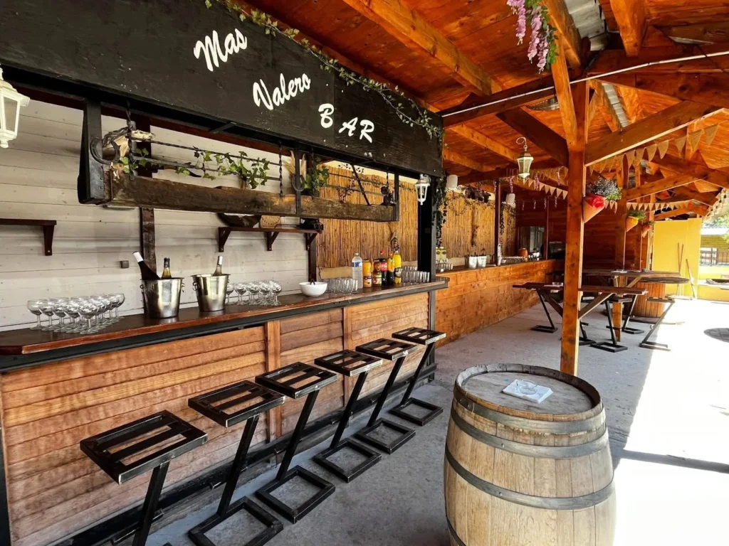 Espace bar de réception au Mas Valero à Lattes