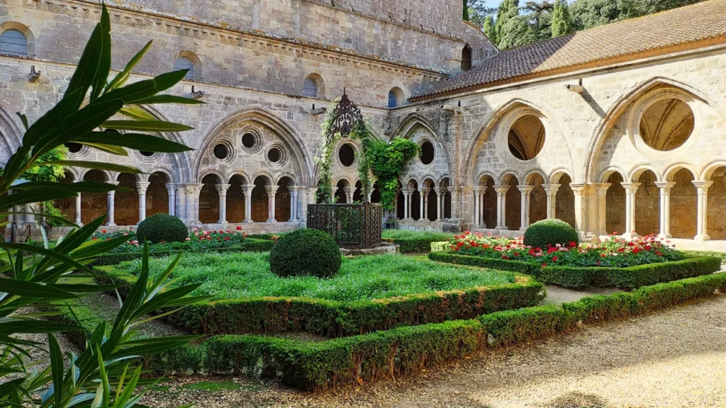 Abbaye de Fontfroide cloître jardin mariage Narbonne