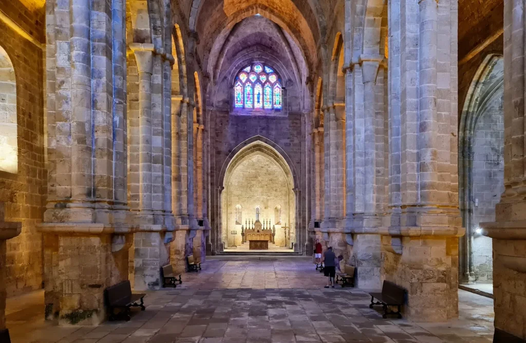Abbaye de Fontfroide nef intérieure mariage Narbonne