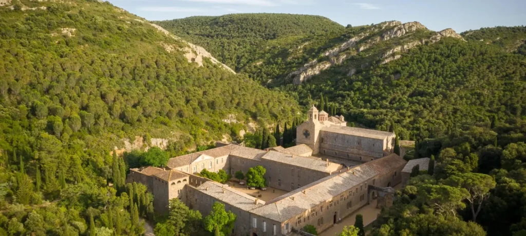 Abbaye de Fontfroide vue d'ensemble mariage Narbonne
