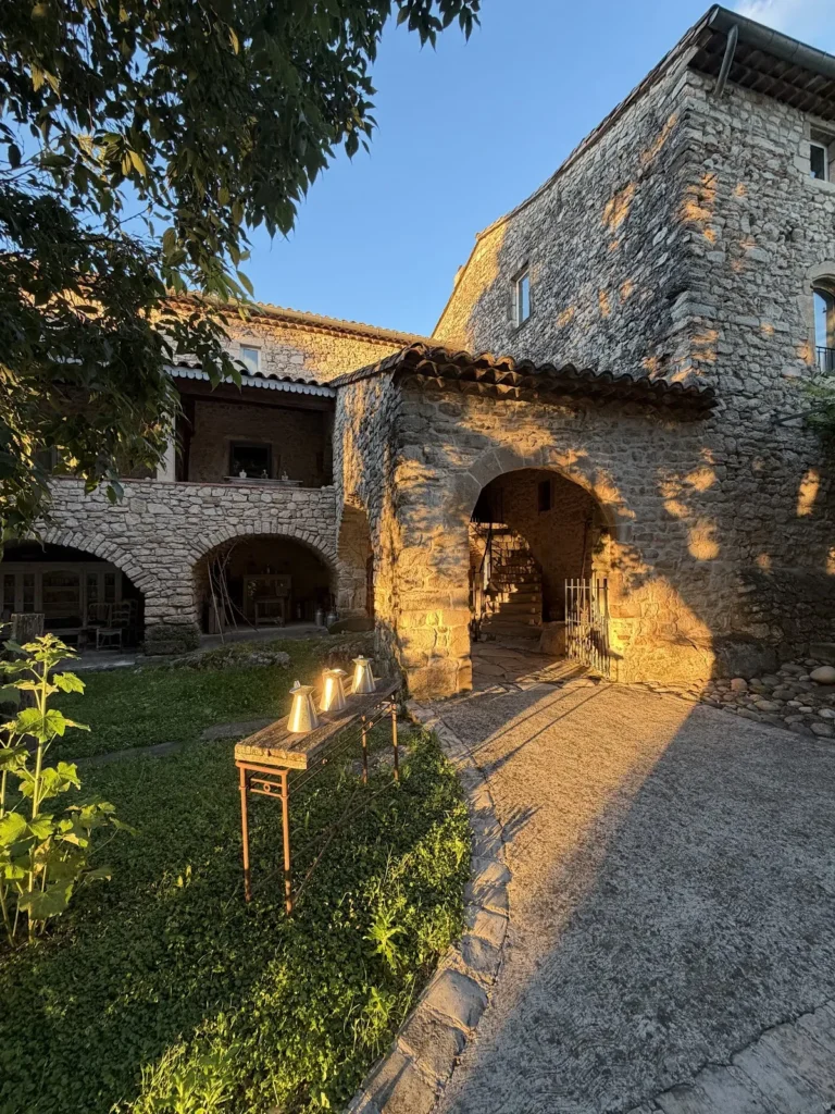 Comptoir Saint-Hilaire - Facade à Saint hilaire de brethmas