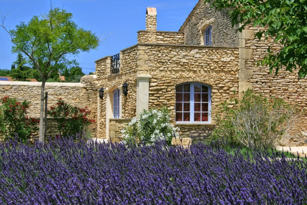 Domaine des Escaunes exterieur Sernhac