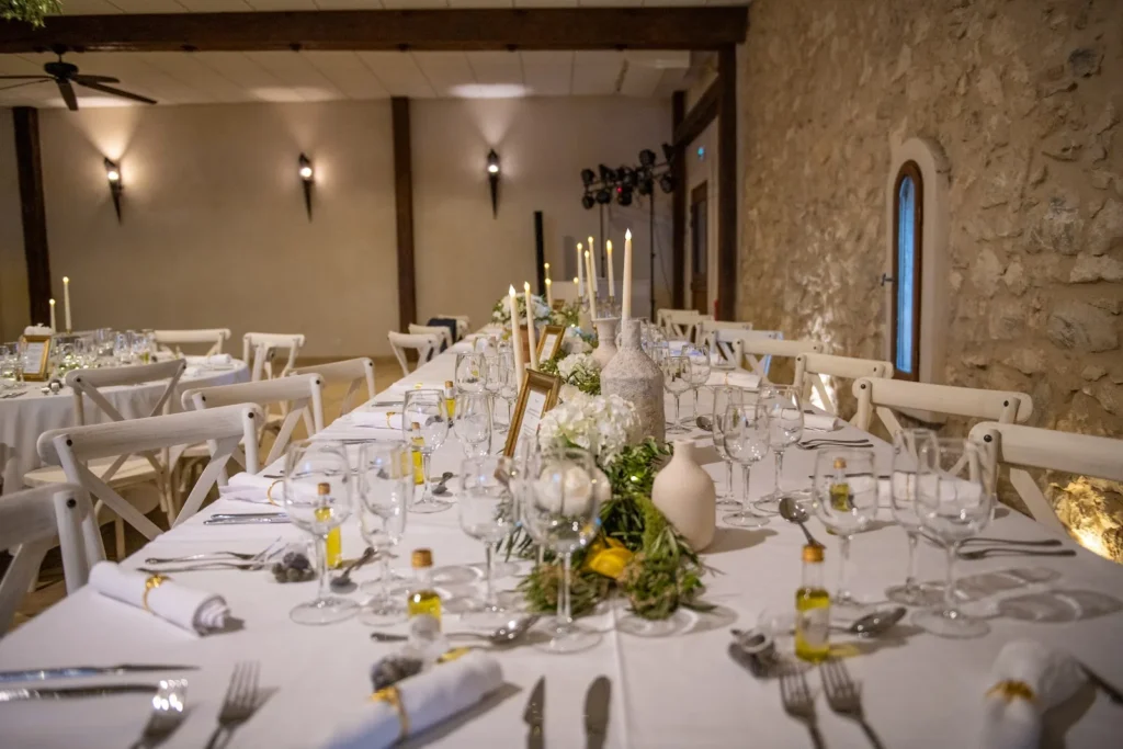 Salon dressé pour un mariage au Domaine de Petit Vigne à Narbonne