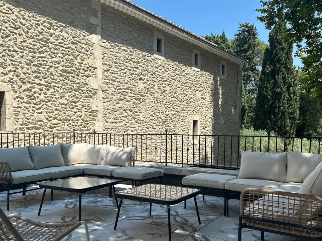 Le Mas de la Vernède - exterieur - Aramon (Gard)