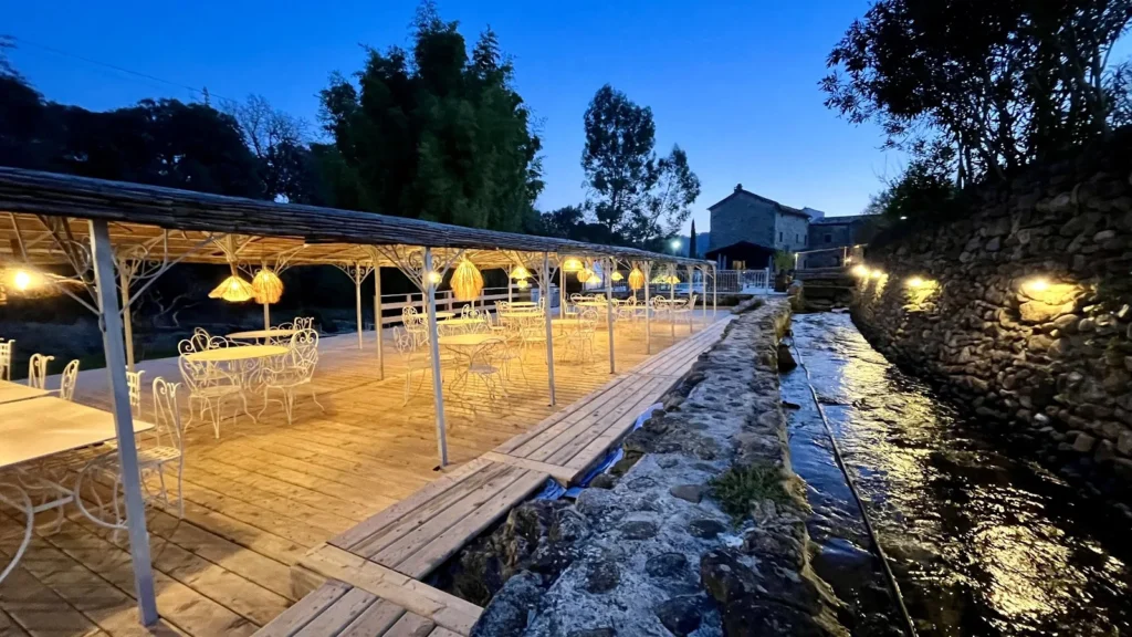 Le Moulin de l'Auzonnet - exterieur - Les Mages (Gard)
