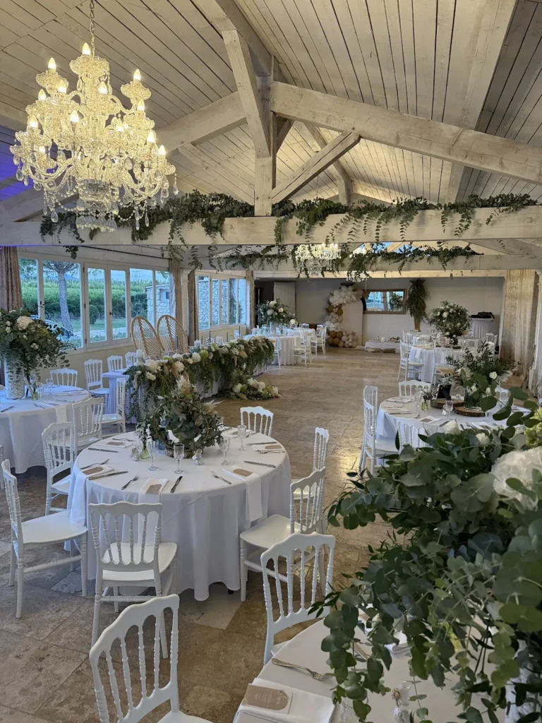Mas de Pougnadoresse - Salle reception à Vallabregues