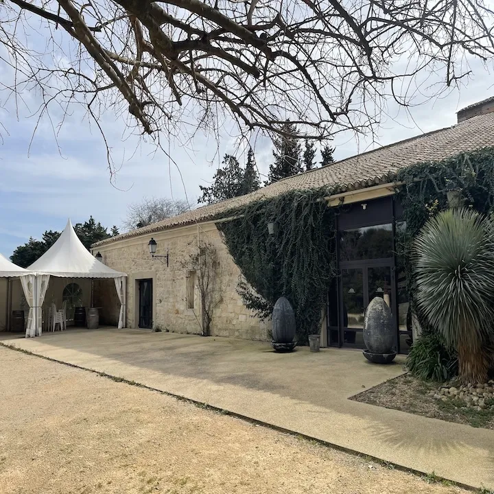 Domaine du Prieuré d'Estagel - Facade à Saint gilles